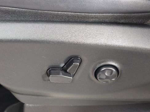 Used 2024 Chrysler Pacifica Touring-L image 24