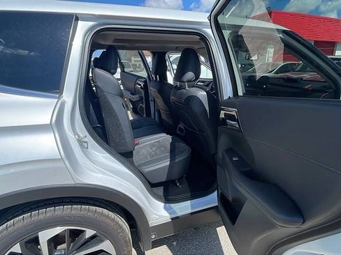 Used 2023 Mitsubishi Outlander SE AWD/4WD image 4