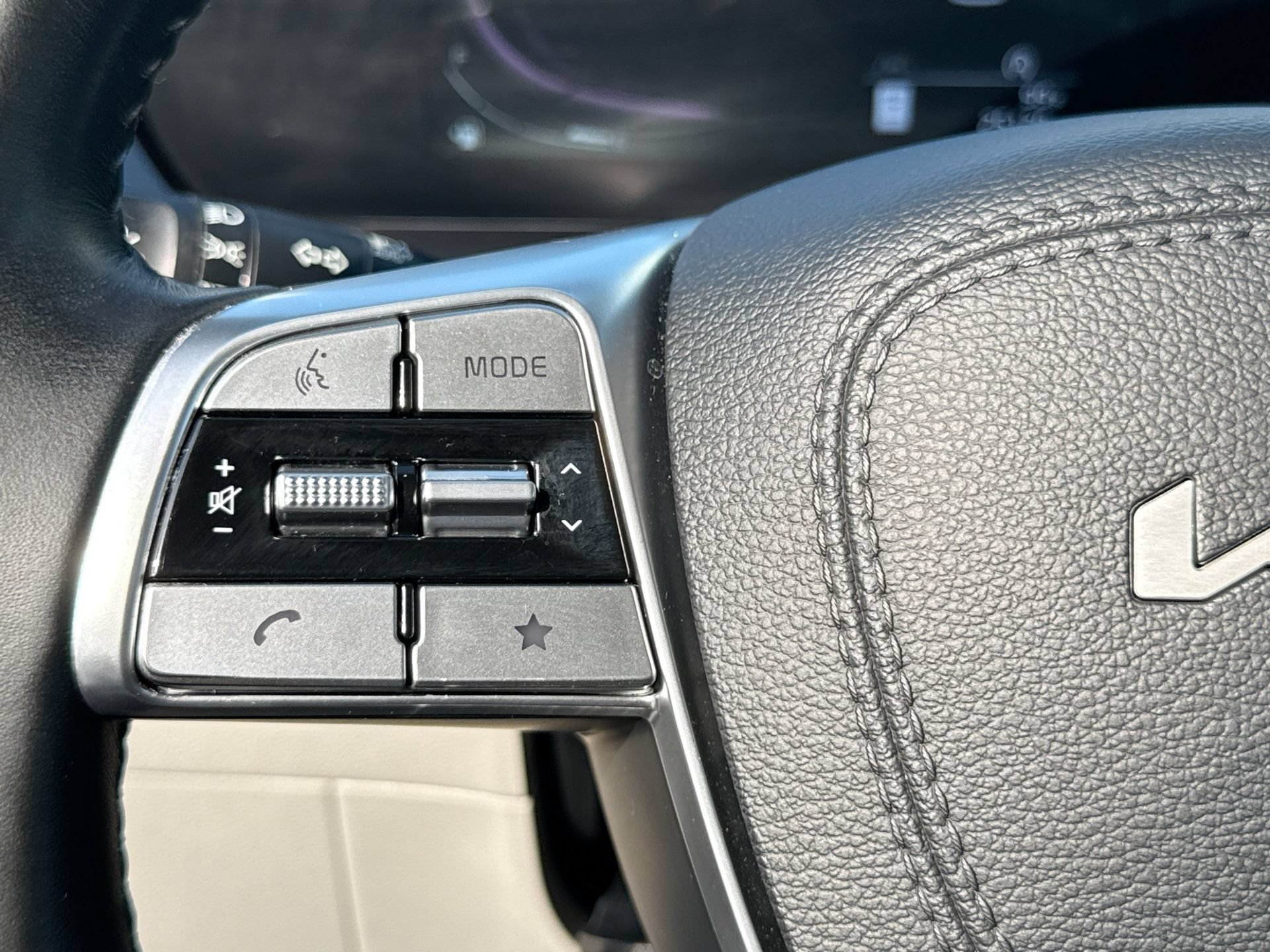 Used 2024 Kia Telluride S w/ S Sunroof Package FWD image 32
