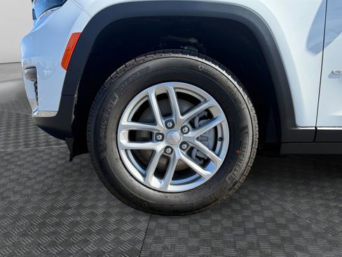 New 2025 Jeep Grand Cherokee L Laredo w/ Luxury Tech Group I AWD/4WD image 14