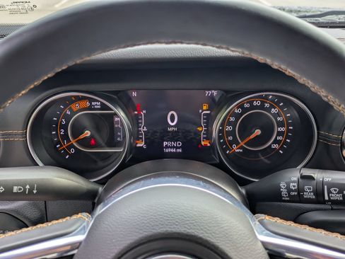 Used 2021 Jeep Wrangler Unlimited Sahara AWD/4WD image 20