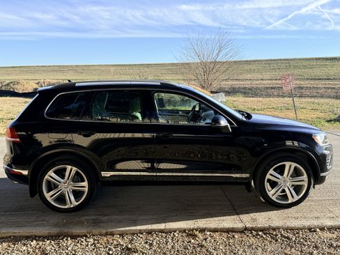 Used 2016 Volkswagen Touareg Executive image 5