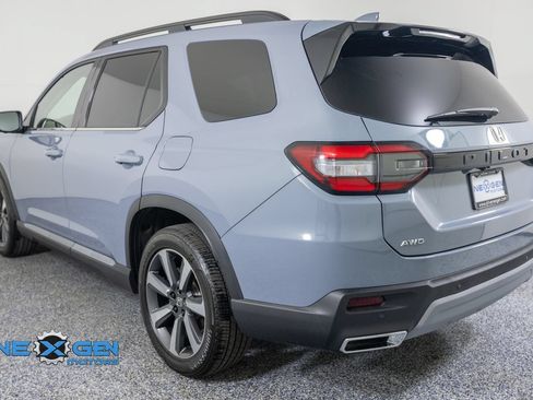 Used 2025 Honda Pilot Elite image 5
