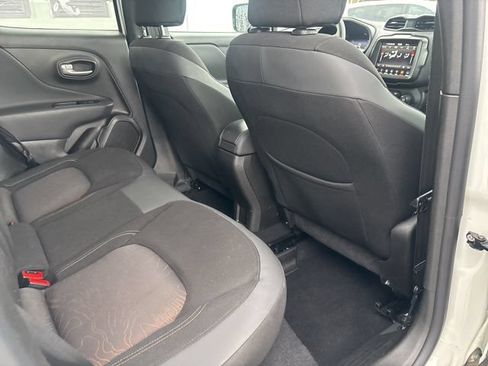 Used 2023 Jeep Renegade Latitude AWD/4WD image 12