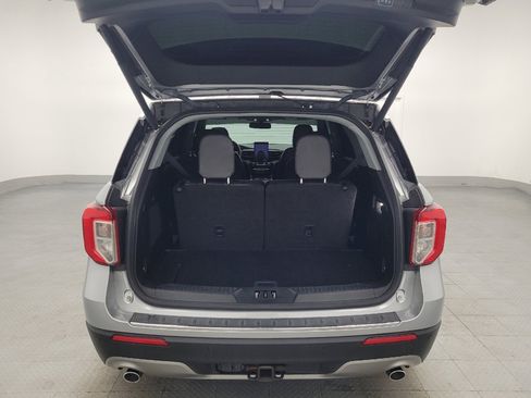 Used 2022 Ford Explorer Limited w/ Limited Technology Package RWD image 29