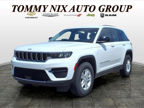Used 2023 Jeep Grand Cherokee Laredo w/ Luxury Tech Group I AWD/4WD image 1