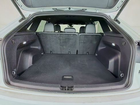 Used 2025 Volkswagen Atlas Cross Sport SE image 30