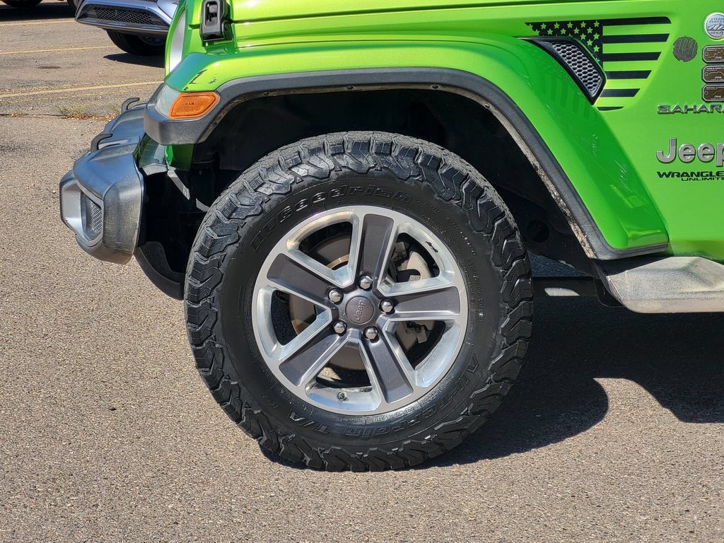 Used 2018 Jeep Wrangler Unlimited Sahara AWD/4WD image 8