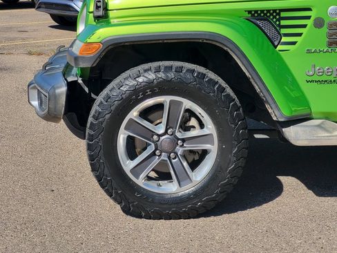 Used 2018 Jeep Wrangler Unlimited Sahara AWD/4WD image 8