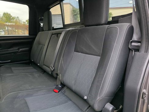 Used 2018 Nissan Titan SV w/ SV Convenience Package image 12