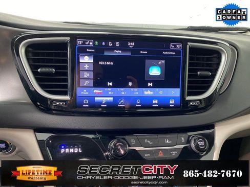 Used 2024 Chrysler Pacifica Touring-L image 20