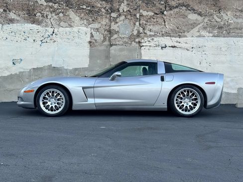 Used 2007 Chevrolet Corvette Coupe w/ Preferred Equipment Group RWD image 7