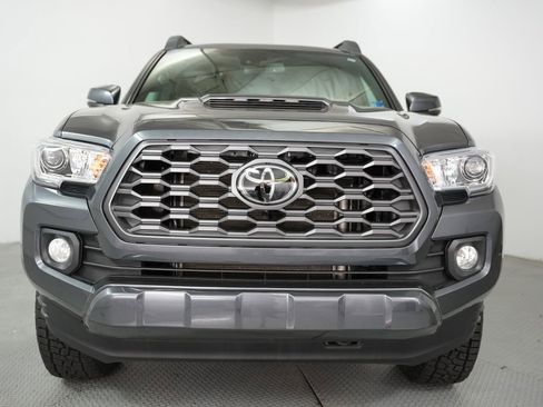 Used 2021 Toyota Tacoma TRD Sport w/ Technology Package AWD/4WD image 2