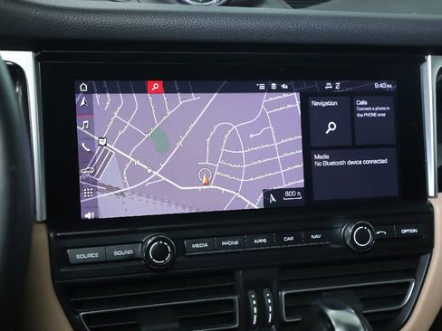 Used 2021 Porsche Macan AWD/4WD image 30