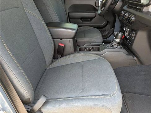 Used 2024 Jeep Wrangler Unlimited w/ Convenience Group AWD/4WD image 19