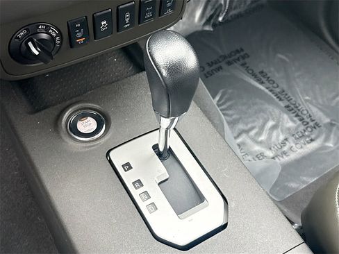 Used 2020 Nissan Frontier PRO-4X image 17
