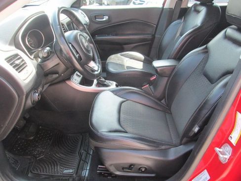 Used 2017 Jeep Compass Latitude w/ Popular Equipment Group FWD image 9