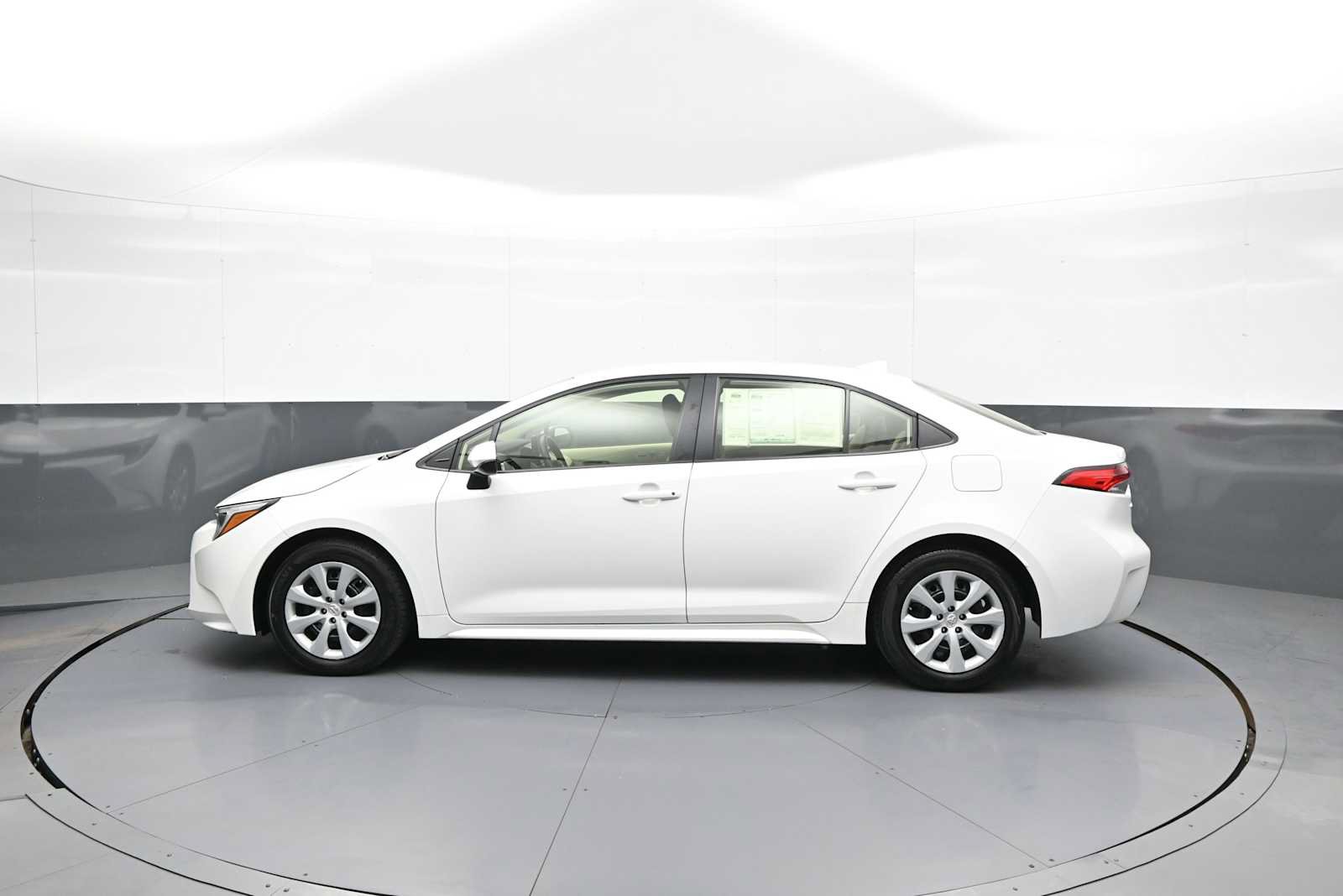 Used 2023 Toyota Corolla LE FWD image 9