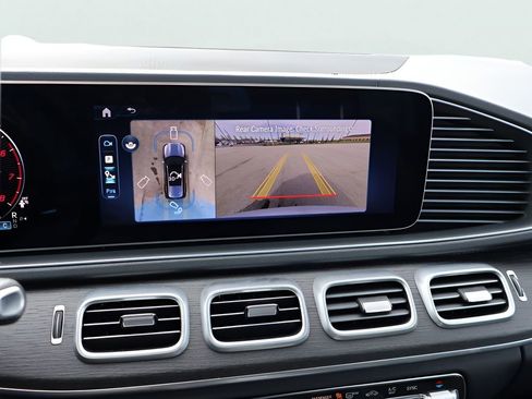 Used 2025 Mercedes-Benz GLS 450 4MATIC image 26
