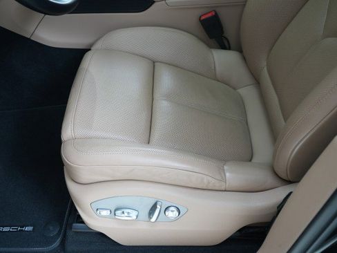 Used 2023 Porsche Macan AWD image 41