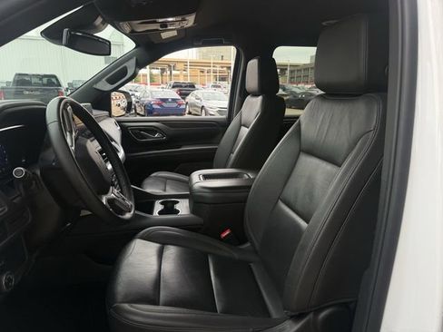 Used 2024 Chevrolet Suburban LT RWD image 27