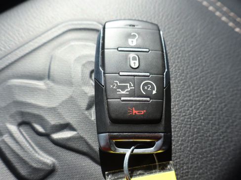 Used 2024 RAM 1500 Laramie AWD/4WD image 28