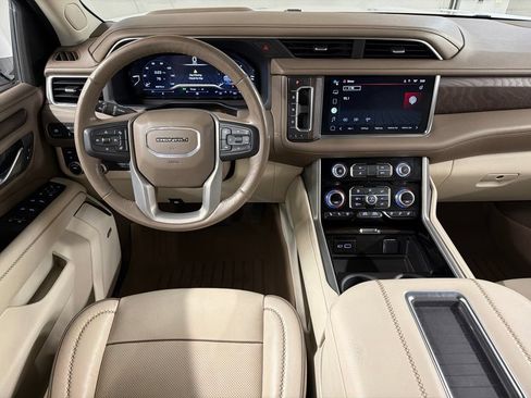 Used 2022 GMC Yukon XL Denali w/ Denali Premium Package AWD/4WD image 8