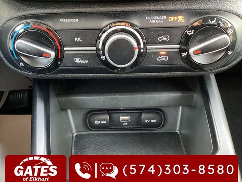 Used 2025 Kia Soul LX w/ LX Technology Package FWD image 16
