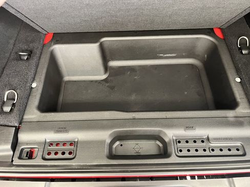 Used 2018 Jeep Wrangler Unlimited Sahara image 17