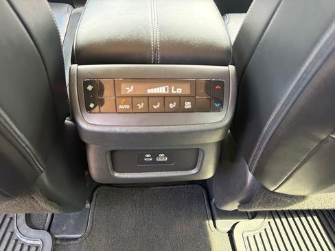 Used 2024 Nissan Pathfinder SL FWD image 18