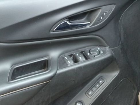 Used 2018 Chevrolet Equinox Premier FWD image 13