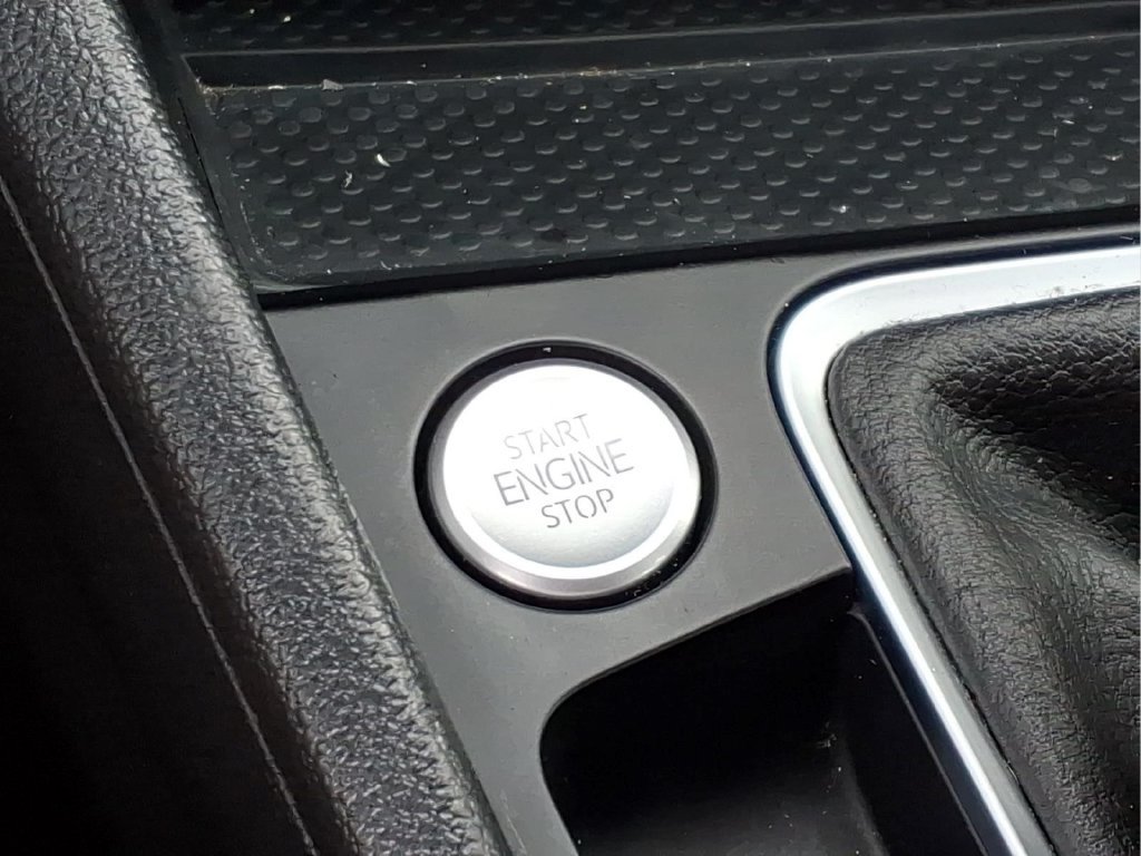 Used 2025 Volkswagen Jetta SE FWD image 8