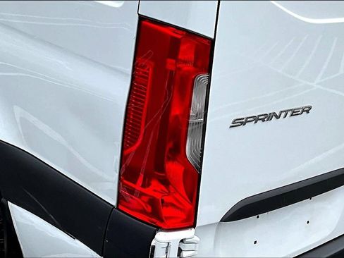 Used 2025 Mercedes-Benz Sprinter 2500 image 18