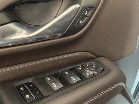 Used 2024 GMC Yukon Denali w/ Advanced Technology Package AWD/4WD image 30