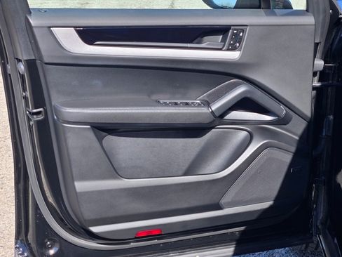 Certified 2025 Porsche Cayenne image 18