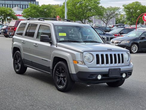 Used 2014 Jeep Patriot Sport w/ Power Value Group FWD image 3