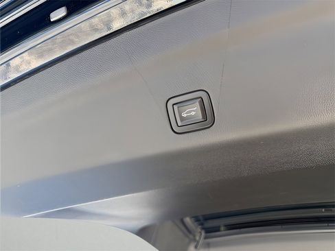 Used 2022 Chevrolet Tahoe High Country image 17