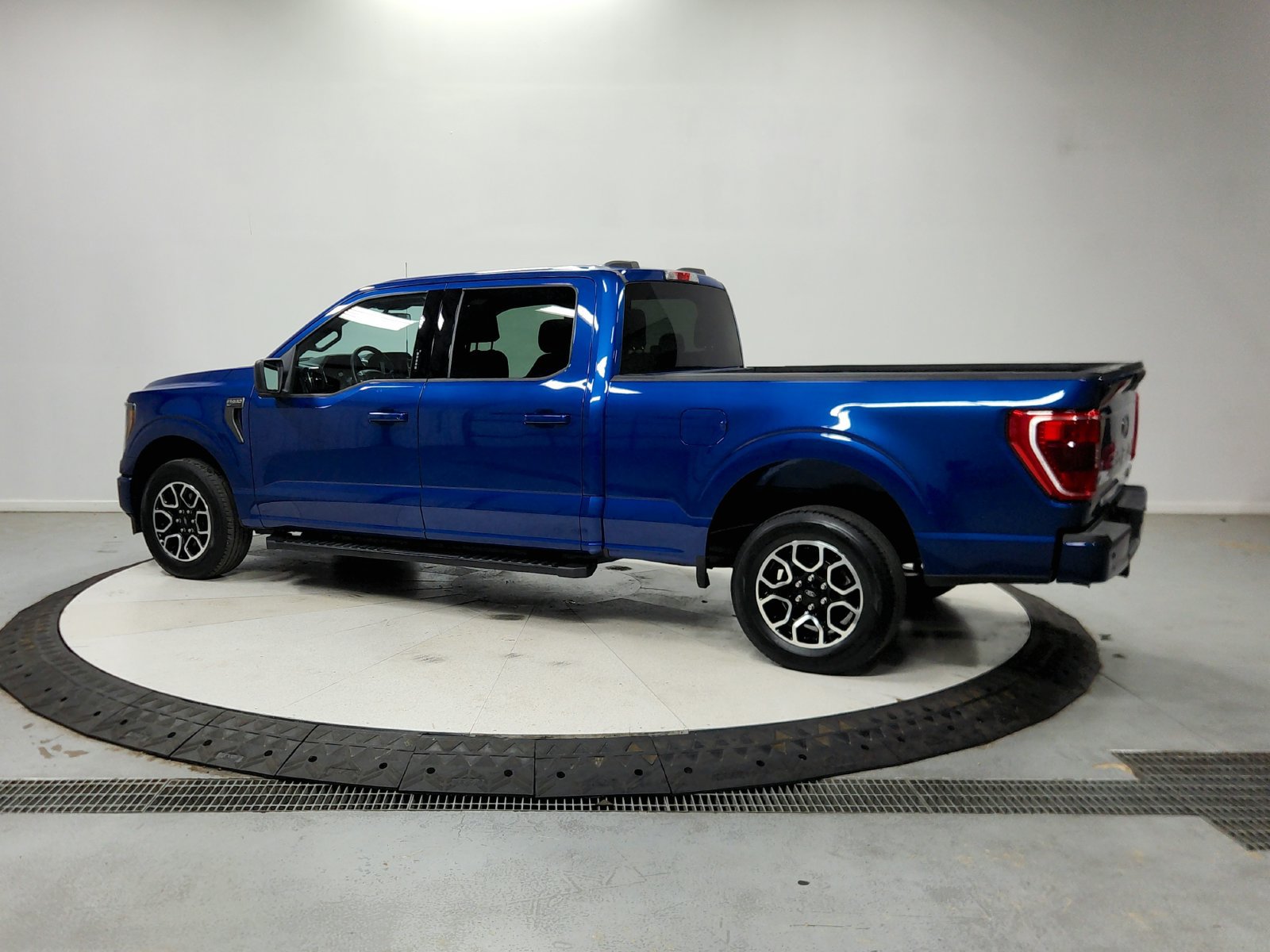 Used 2023 Ford F150 XLT RWD image 6