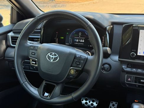Used 2026 Toyota Camry SE FWD image 30