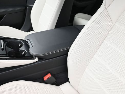 Used 2026 Porsche Panamera image 20