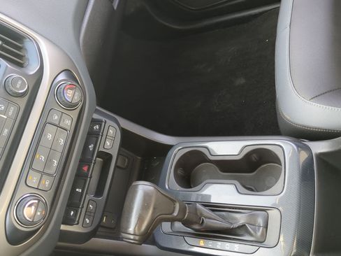 Used 2015 Chevrolet Colorado Z71 AWD/4WD image 17