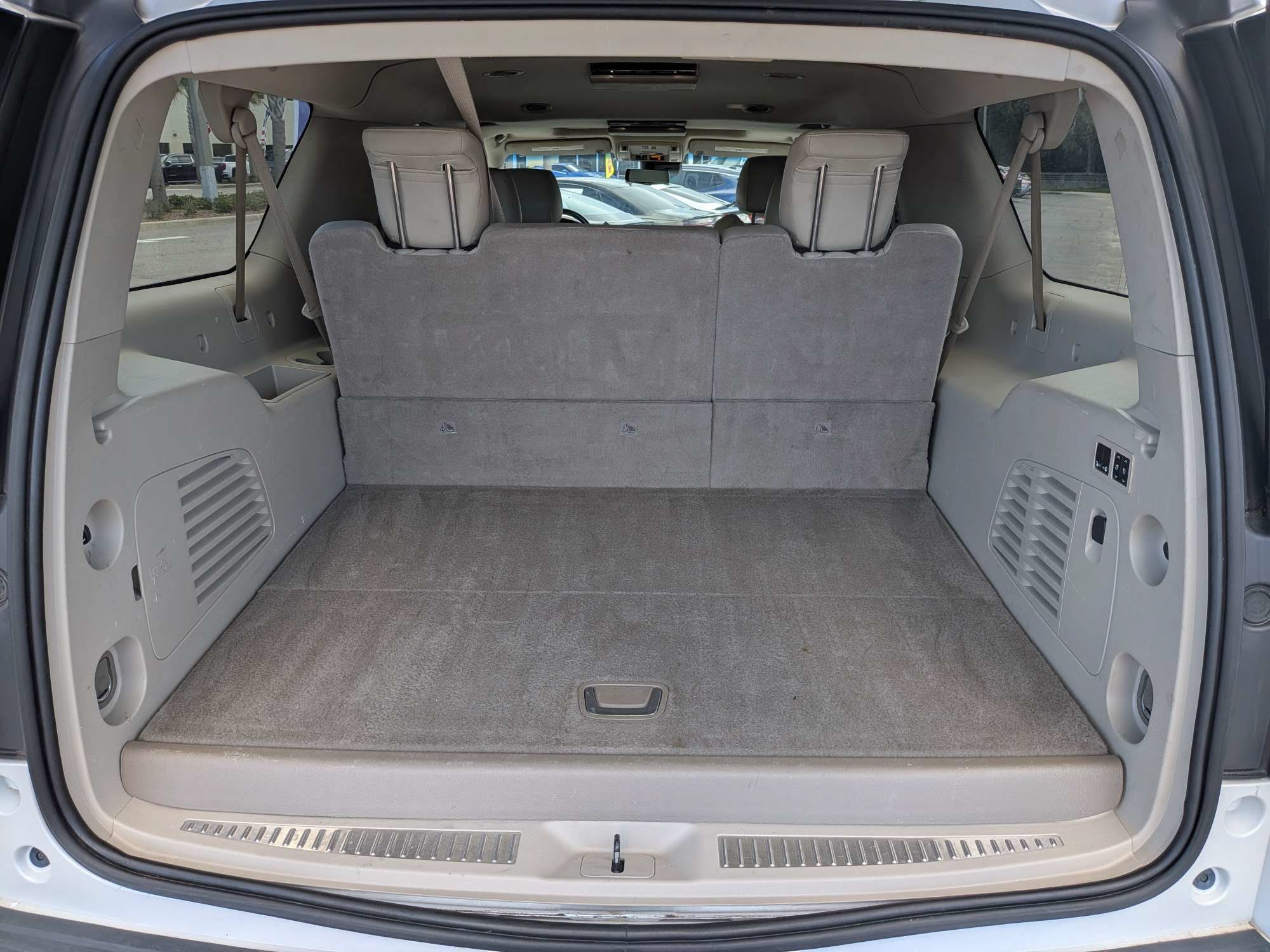 Used 2018 Cadillac Escalade ESV Luxury RWD image 18