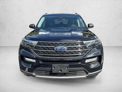 Used 2022 Ford Explorer XLT w/ Equipment Group 202A image 2