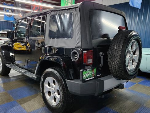 Used 2015 Jeep Wrangler Unlimited Sahara w/ Dual Top Group image 4