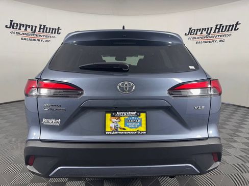 Used 2025 Toyota Corolla Cross XLE w/ Convenience Package FWD image 7