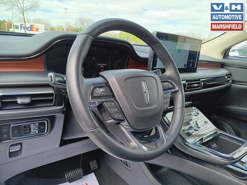 Used 2023 Lincoln Nautilus Reserve AWD/4WD image 13