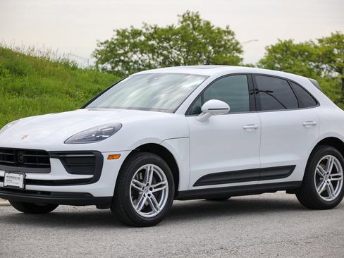Certified 2026 Porsche Macan AWD/4WD image 36