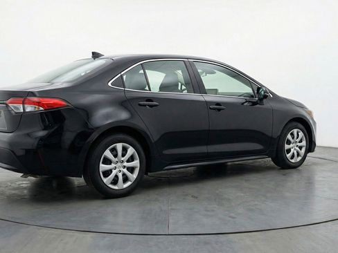 Used 2025 Toyota Corolla LE FWD image 9