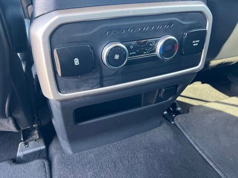 Used 2024 Ford Expedition XLT AWD/4WD image 23