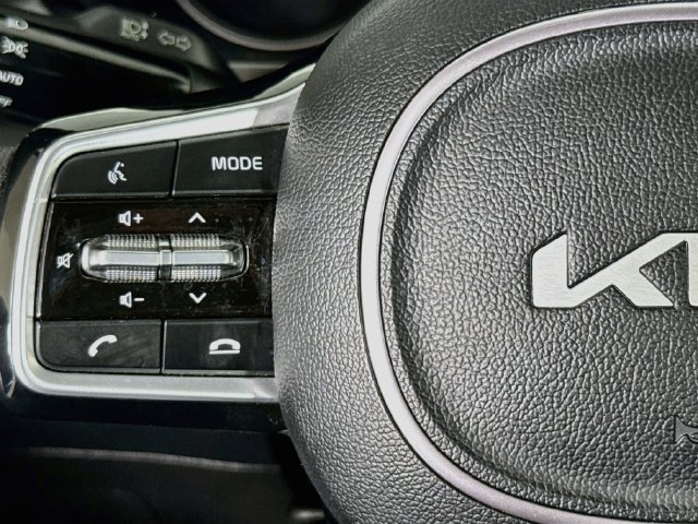 Used 2023 Kia Sorento LX FWD image 11